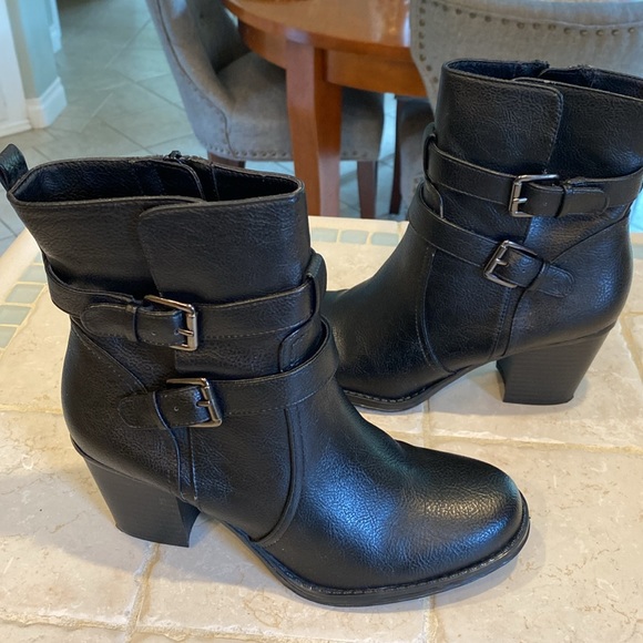 Naturalizer black booties size 8, almost new - Picture 5 of 5
